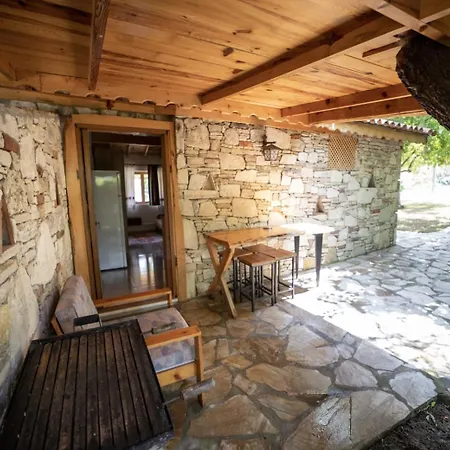 Dutlu Tas Evleri Bed & Breakfast